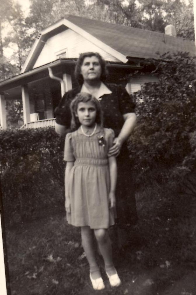 Sinahlue (Copeland) Abernathy & daughter Wanda Raymond